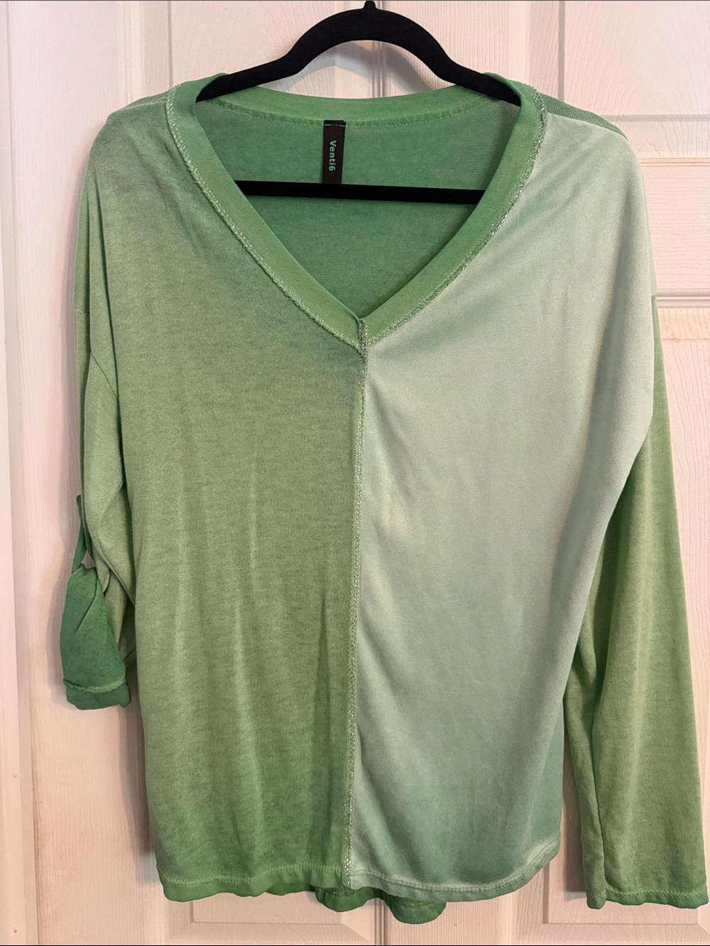 VENUS Two-Tone Light Green V-Neck Long Sleeve Tee